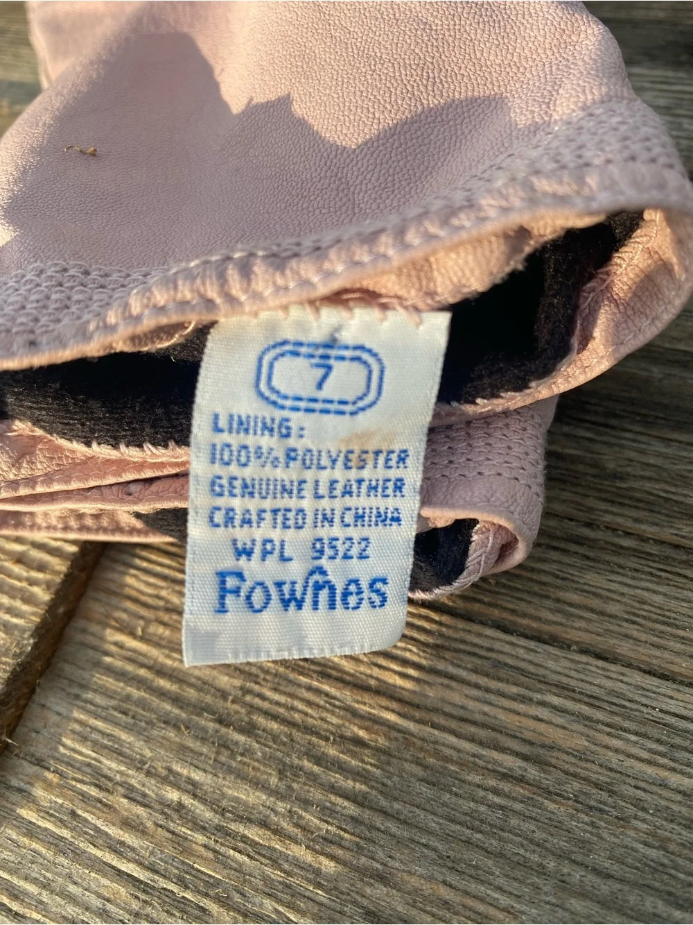 Vintage Fownes women’s pink leather gloves. Size 7
